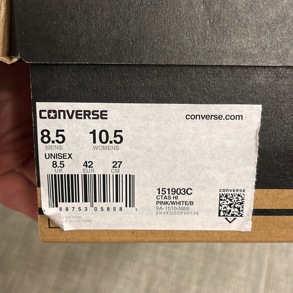 lightly worn womens 10.5 pink high top converse - Picture 3 of 3